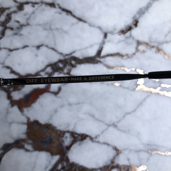 Never worn Diff reading glasses - Picture 5 of 6